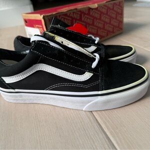 Vans Old Skool Black White Sneakers Women’s 8 Men’s 6.5 Low Top Skate Shoes NWT